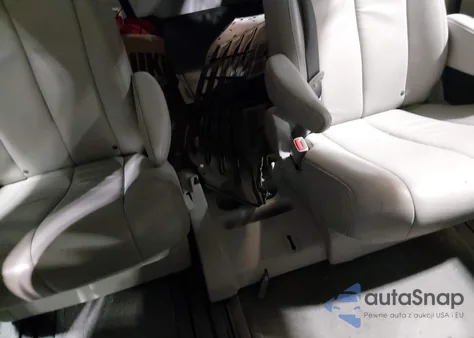 2014 Toyota Sienna Xle V6 8 Passenger z USA, uszkodzony, nr VIN 5TDYK3DC9ES521161